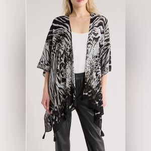 COPY - NWT Vince Camuto Mixed Print Topper